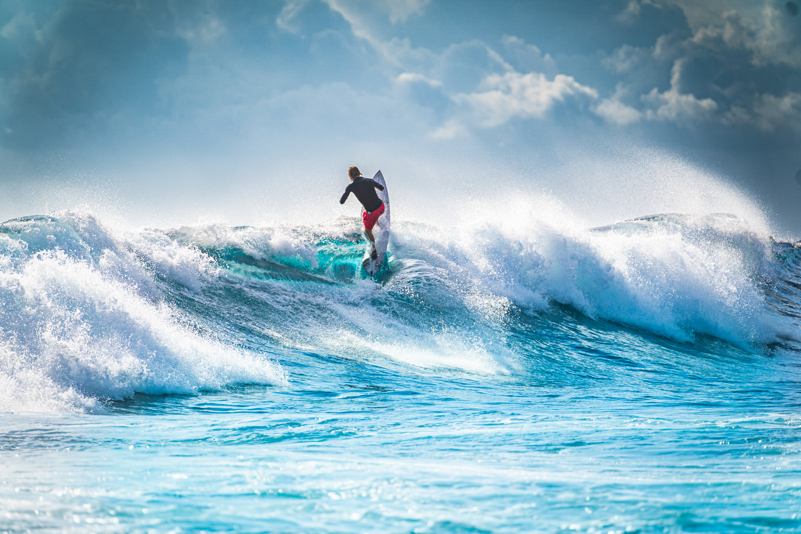 surfing mahana point, bali